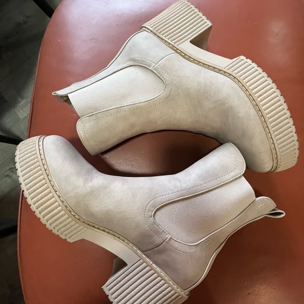 DV by Dolce Vita Danda Color Stone Beige Ankle Boots Size 10
